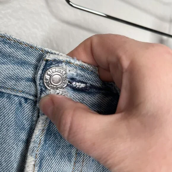 Vintage Levis Distressed Button-Fly Denim Shorts estimated size 29 waist - Picture 10 of 11